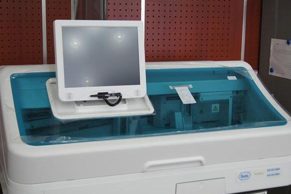 全自動管式化學(xué)發(fā)光分析儀